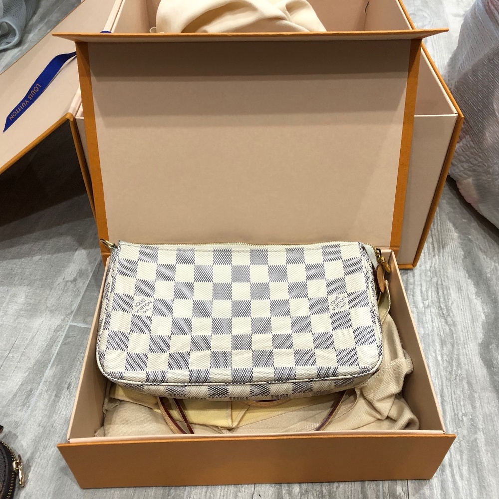 Love my lv azur
